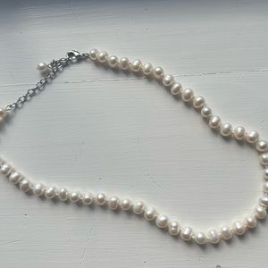 Banana republic pearl necklace
